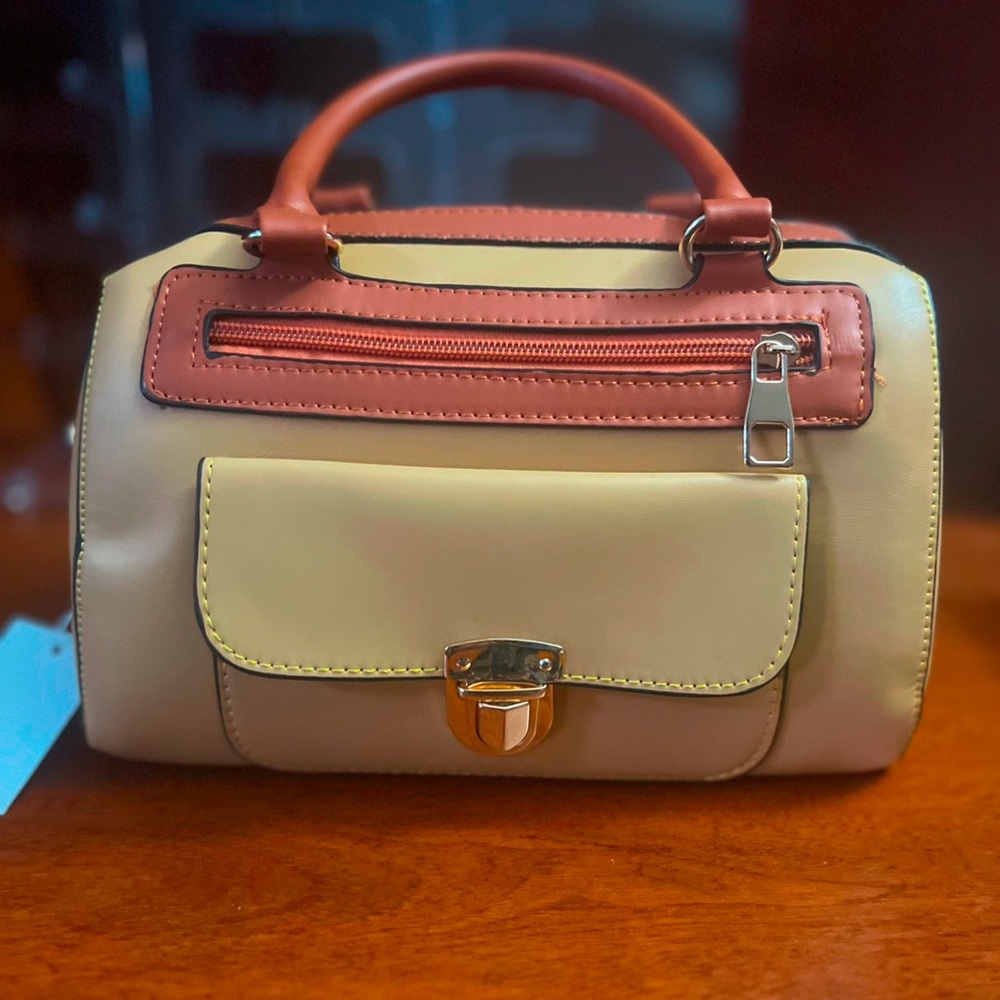 Hand bag/Crossbody